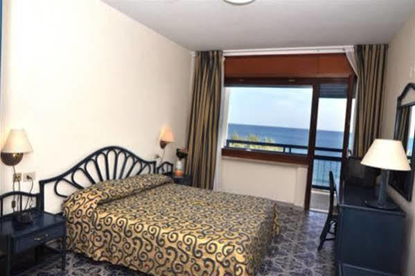 Hotel Baia Delle Sirene مارينا دي كاميروتا المظهر الخارجي الصورة
