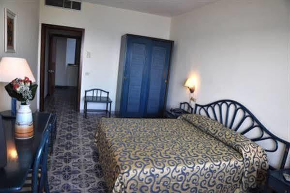 Hotel Baia Delle Sirene مارينا دي كاميروتا المظهر الخارجي الصورة
